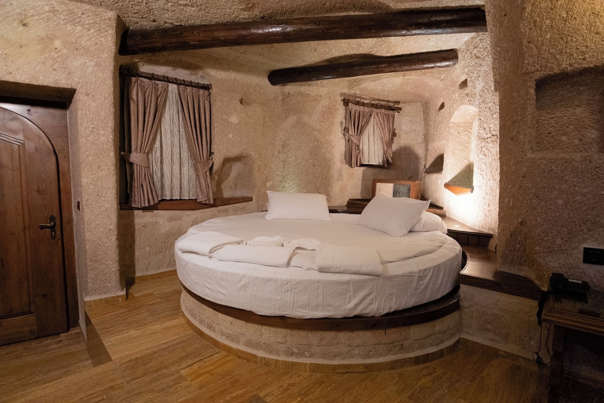 1 bedroom, in-room safe, individually decorated, individually furnished