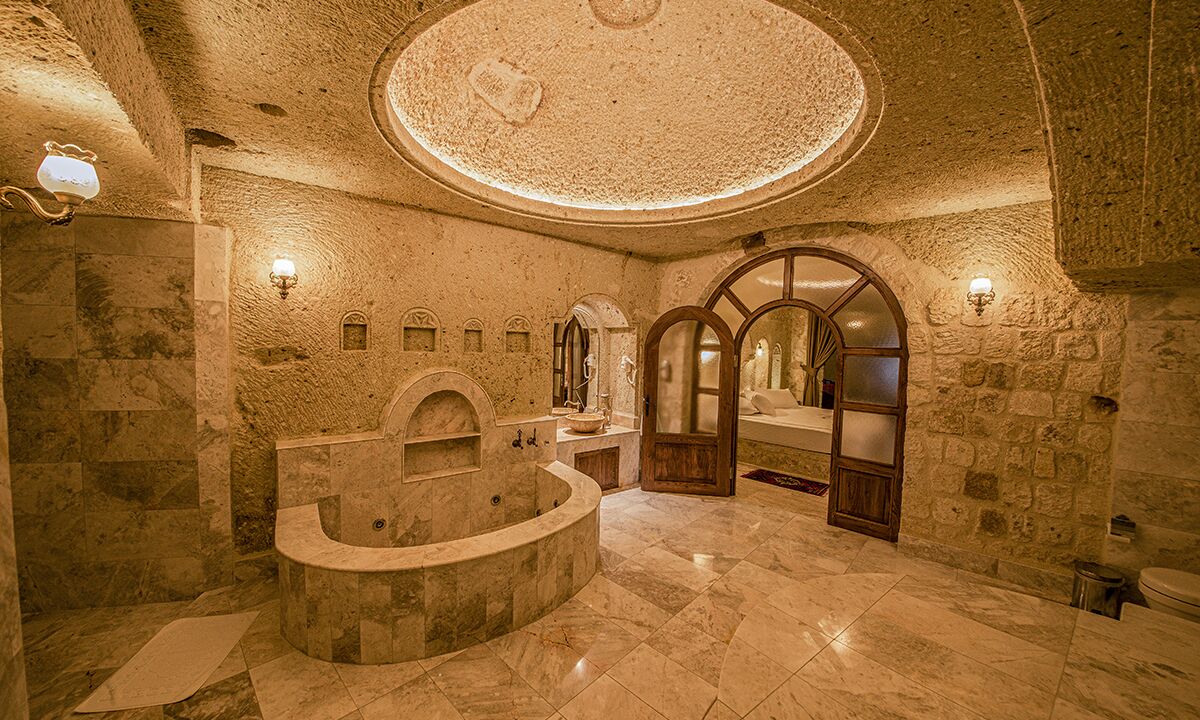 executive suite | bathroom | separate bathtub and shower, jetted bath, free toiletries, hair dryer