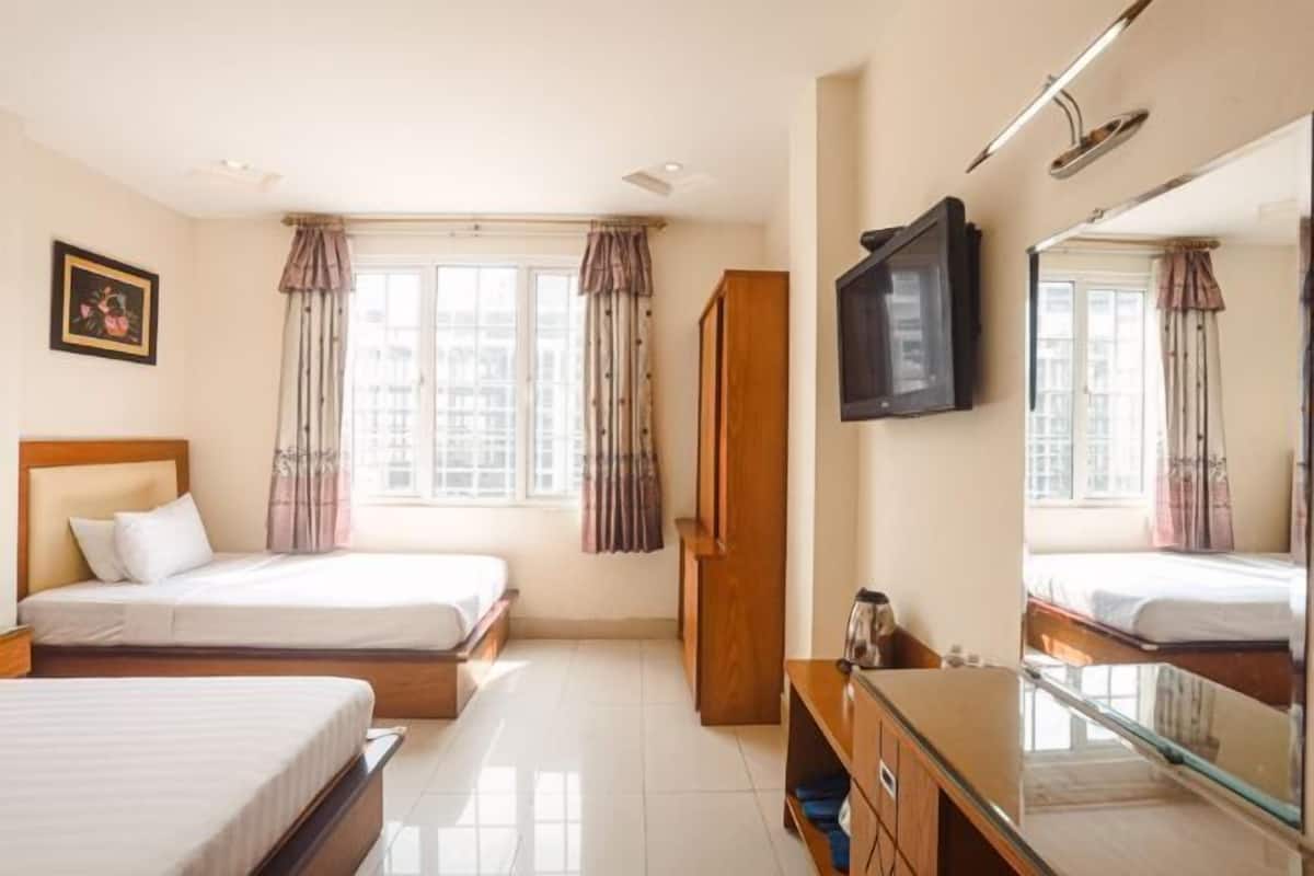 Minibar, desk, soundproofing, free WiFi
