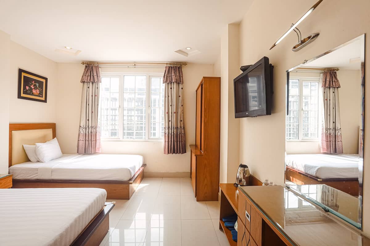 Deluxe Room | Minibar, desk, soundproofing, free WiFi