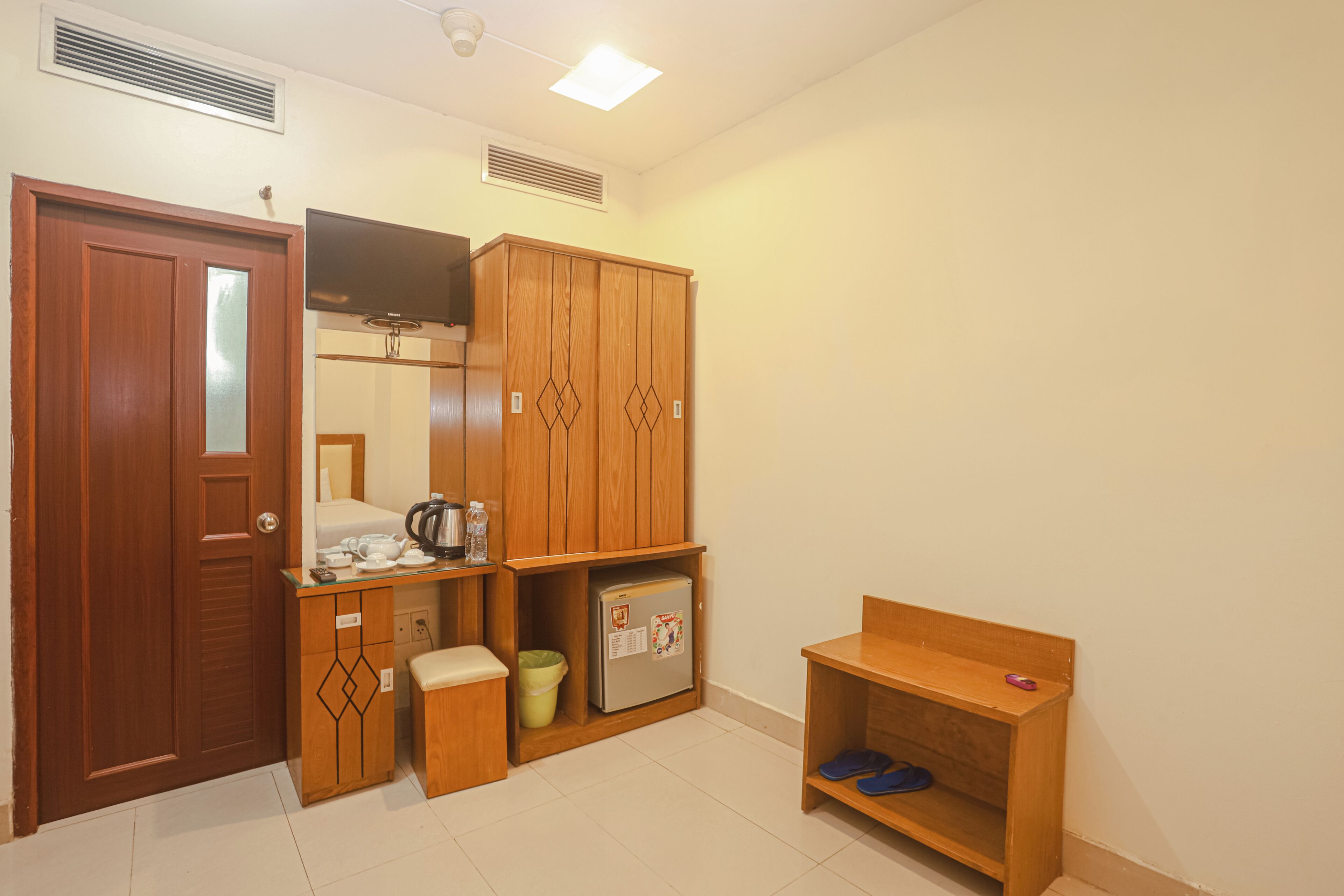 Minibar, sistema de insonorización, wifi gratis y ropa de cama 