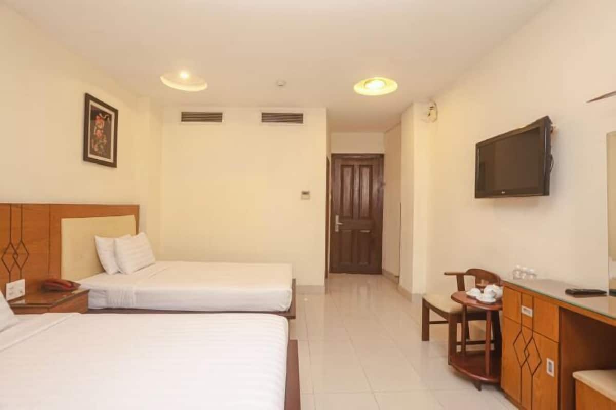 Minibar, desk, soundproofing, free WiFi