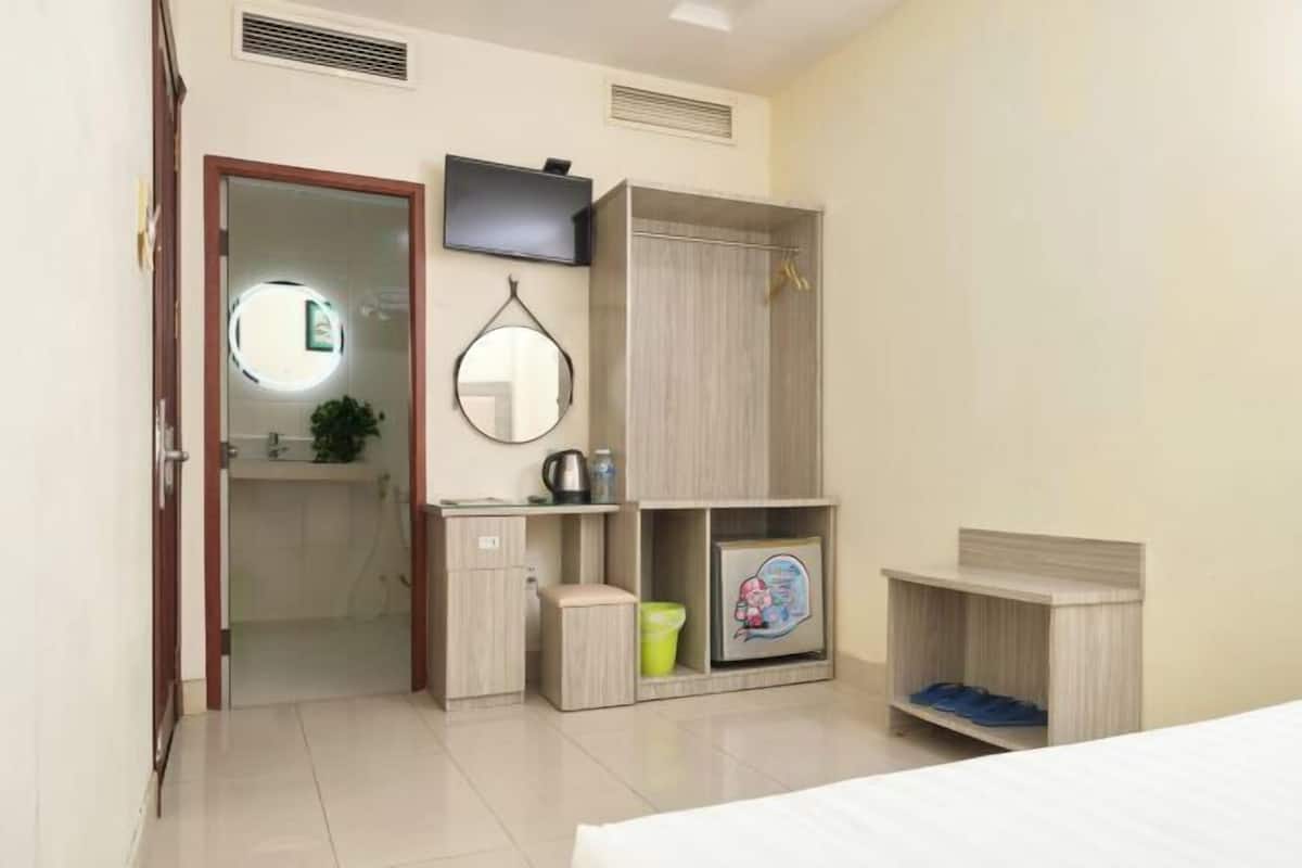 Minibar, desk, soundproofing, free WiFi