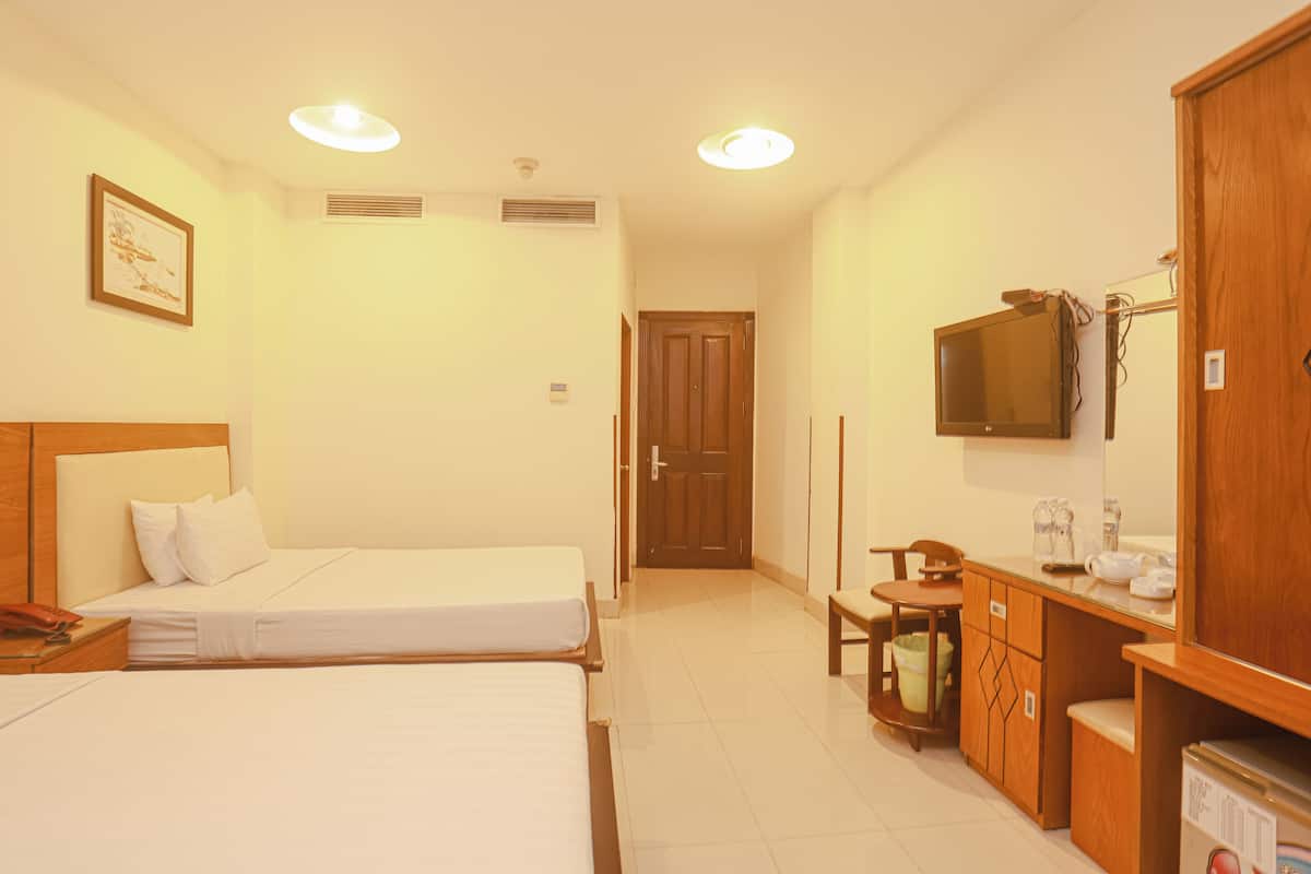 Minibar, desk, soundproofing, free WiFi