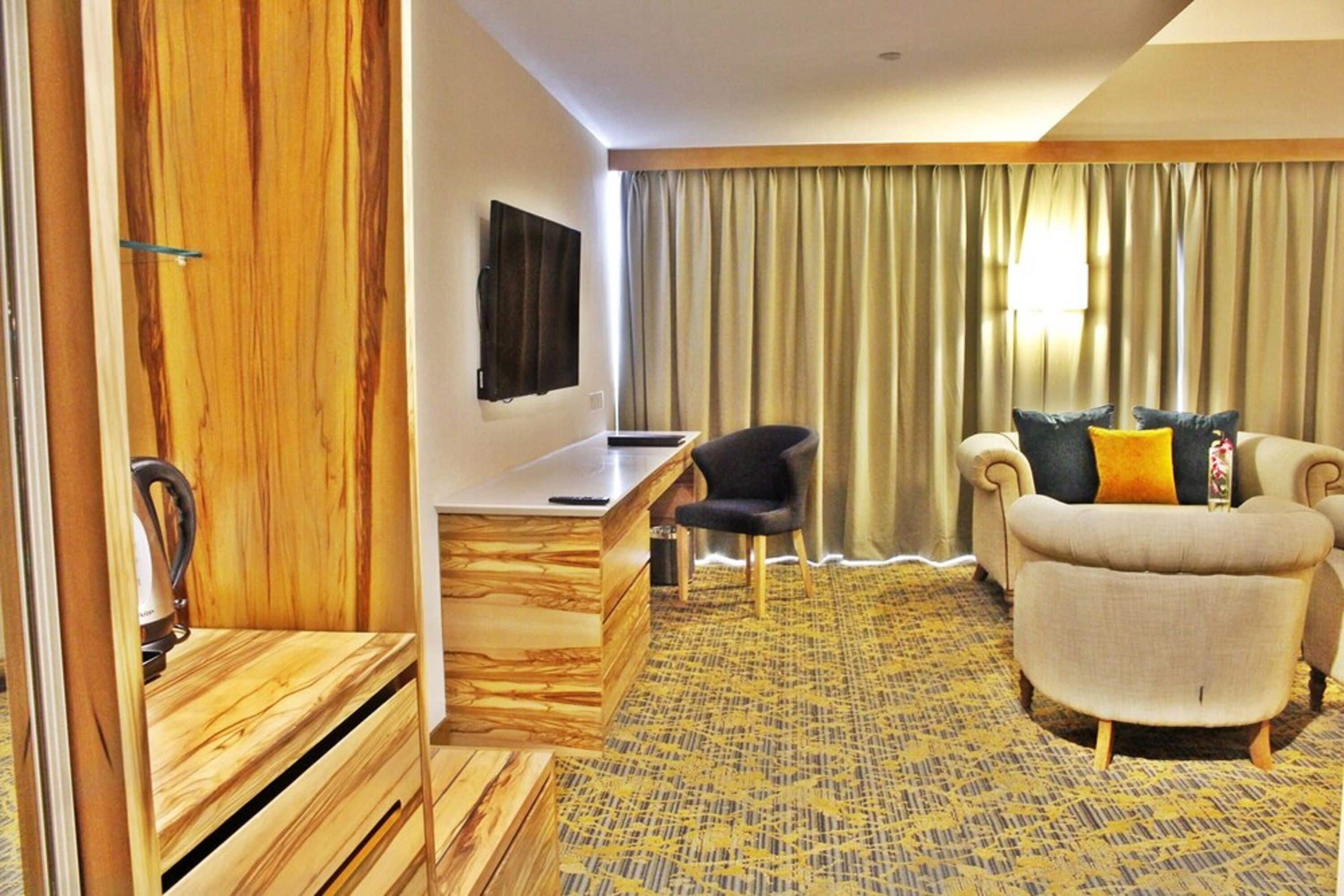 premium suite, 1 king bed, bathtub | living area | 40-inch led tv with satellite channels, tv