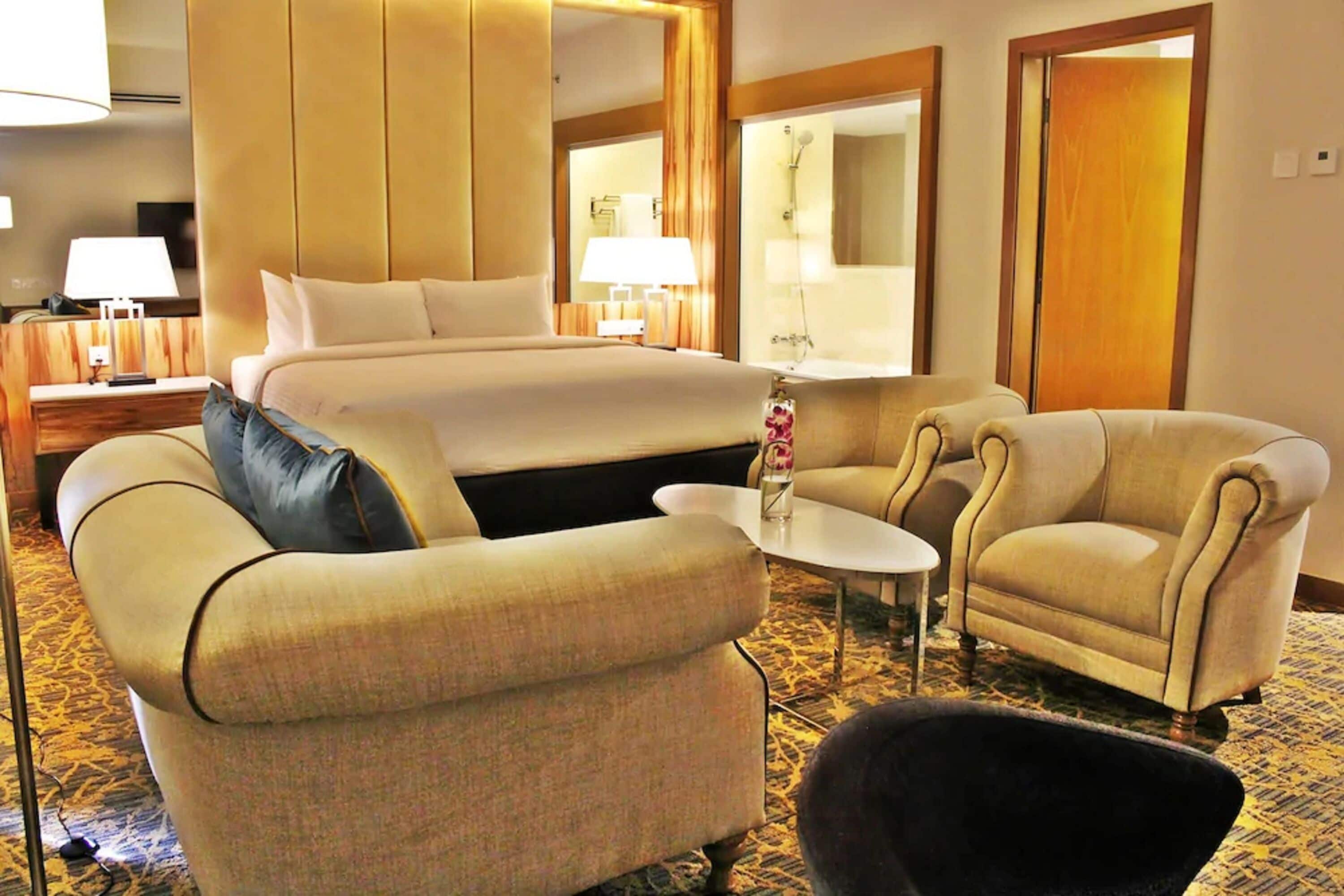 premium suite, 1 king bed, bathtub | in-room safe, desk, blackout curtains, soundproofing