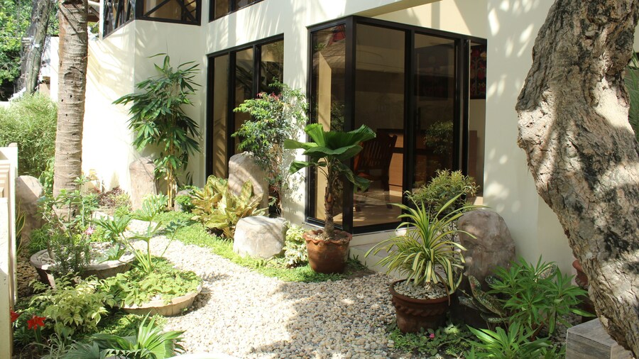 Anahaw Studio Suites