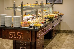 2 restaurants, breakfast, lunch, dinner served; international cuisine