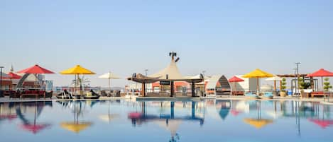 Outdoor pool, sun loungers