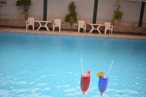 Outdoor pool, sun loungers - Tolip Inn Maadi (Cairo)