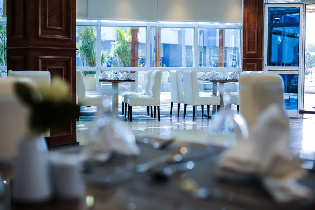 2 restaurants, breakfast, lunch, dinner served; international cuisine 