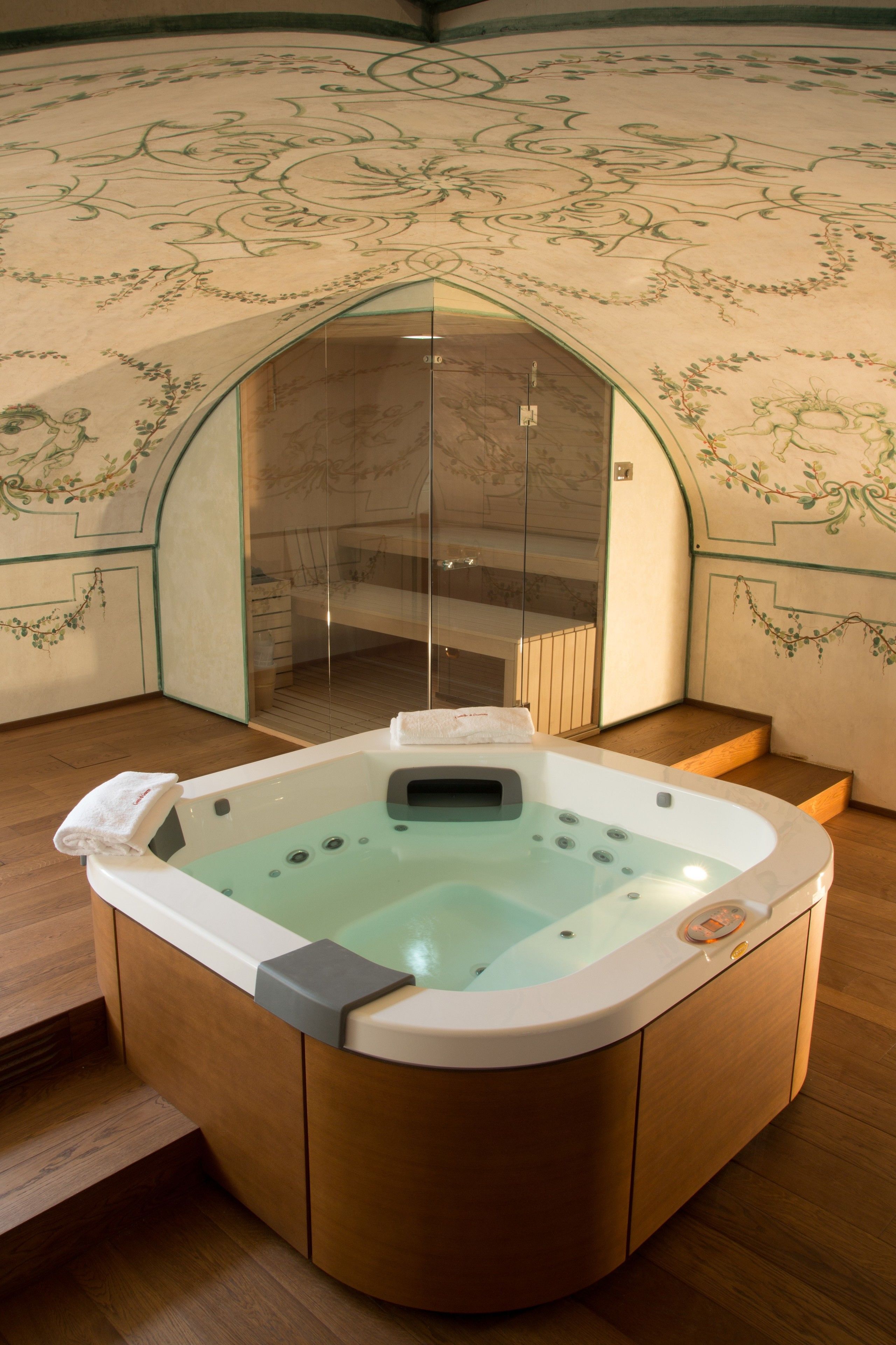 sauna, hot tub, steam room, turkish bath/hammam, body treatments