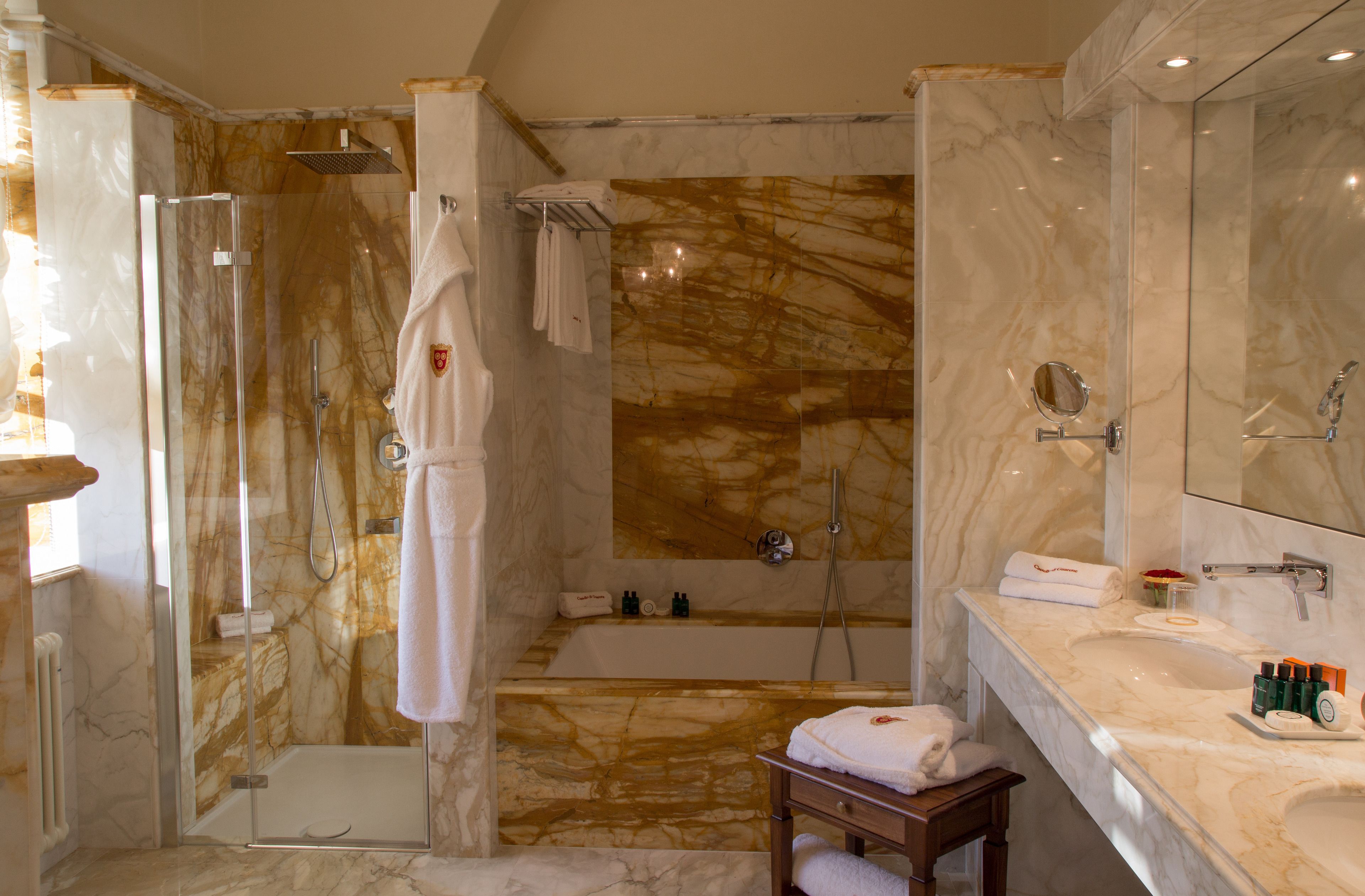 room (castle) | bathroom | free toiletries, hair dryer, bathrobes, slippers