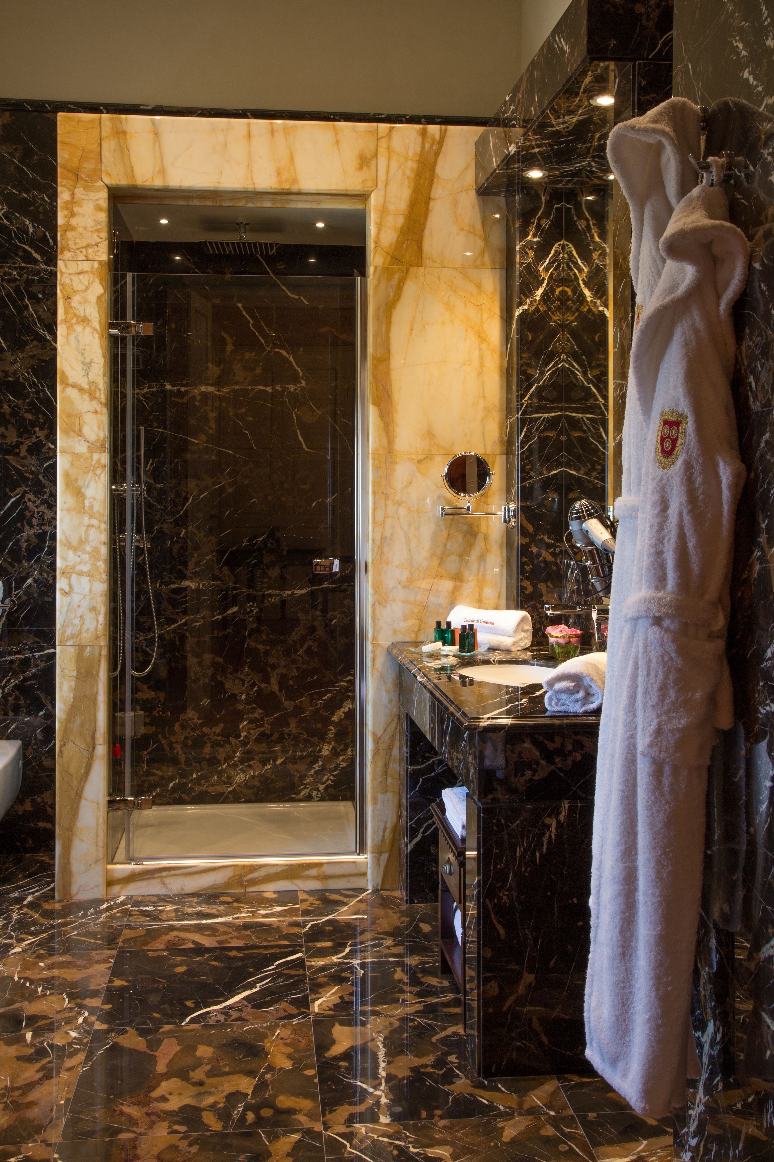 deluxe room (castle) | bathroom | free toiletries, hair dryer, bathrobes, slippers