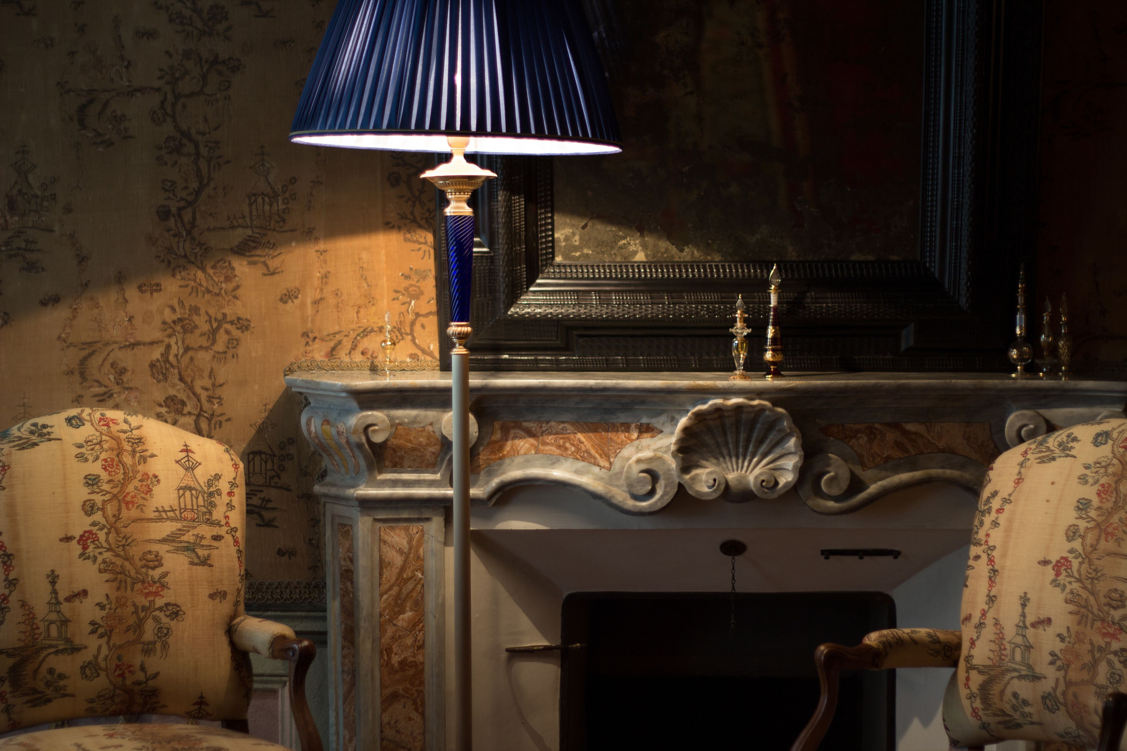 luxury suite (castle) | living area | flat-screen tv