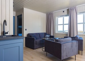 Appartement familial | Aire de séjour | Téléviseur à écran plat de 32 po avec télévision numérique, téléviseur