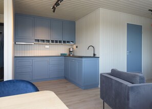 Family Apartment | Private kitchen - Grønnbuene Rorbu Hotel (Andoy)