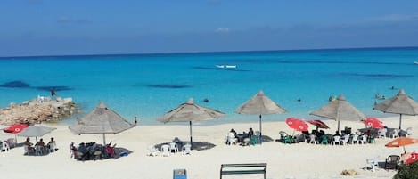 Una spiaggia nelle vicinanze