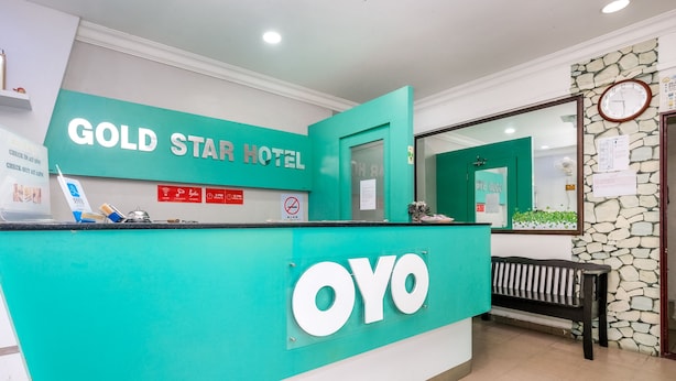 A reception desk at the Gold Star Hotel with a sign for OYO. - OYO 850 Gold Star Hotel (Chukai)