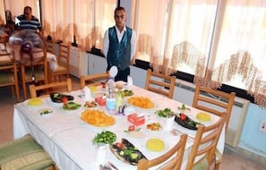 Breakfast, lunch, dinner served; local cuisine