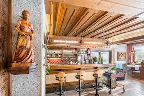 Bar (on property) - Ferienhotel Knollhof (Ramsau am Dachstein)