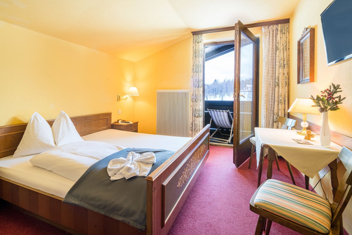 In-room safe, free cribs/infant beds, free rollaway beds, free WiFi