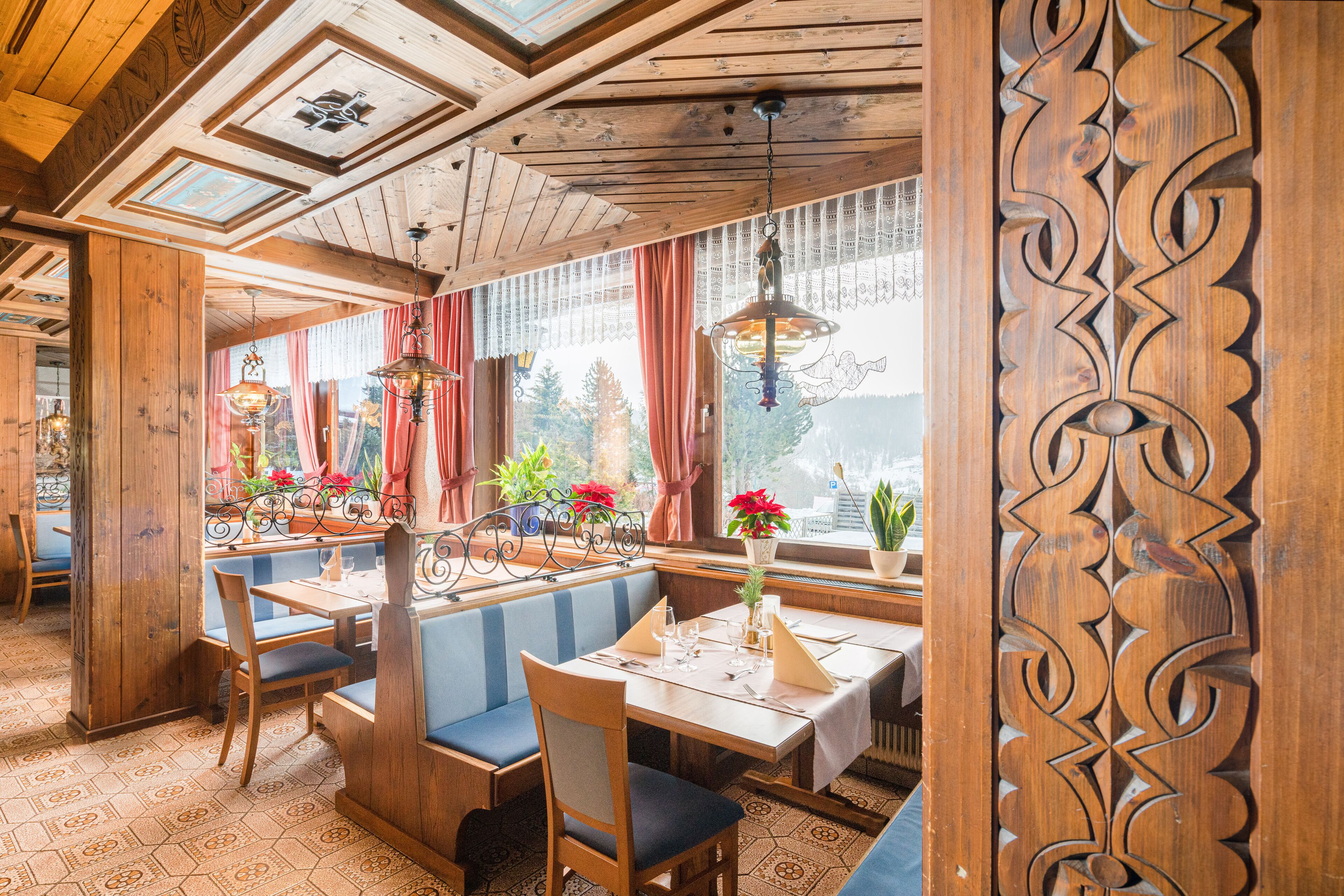 breakfast, lunch, dinner served; regional cuisine