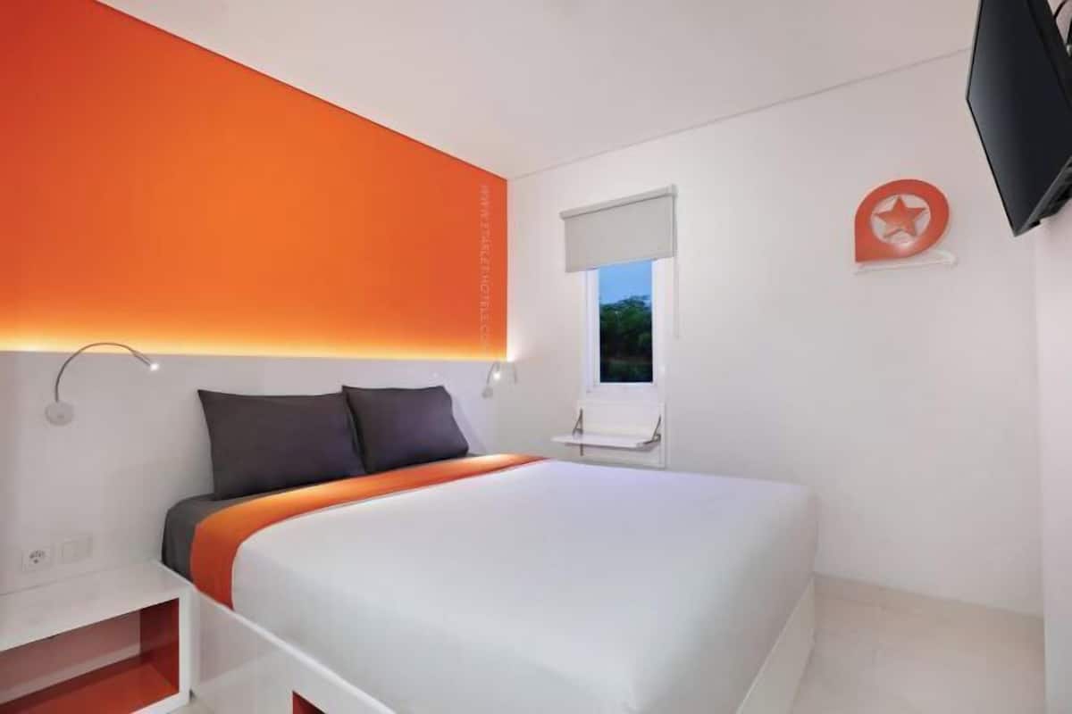 In-room safe, desk, soundproofing, free WiFi