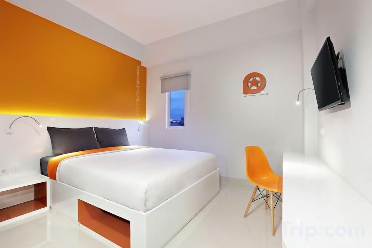 In-room safe, desk, soundproofing, WiFi (free)