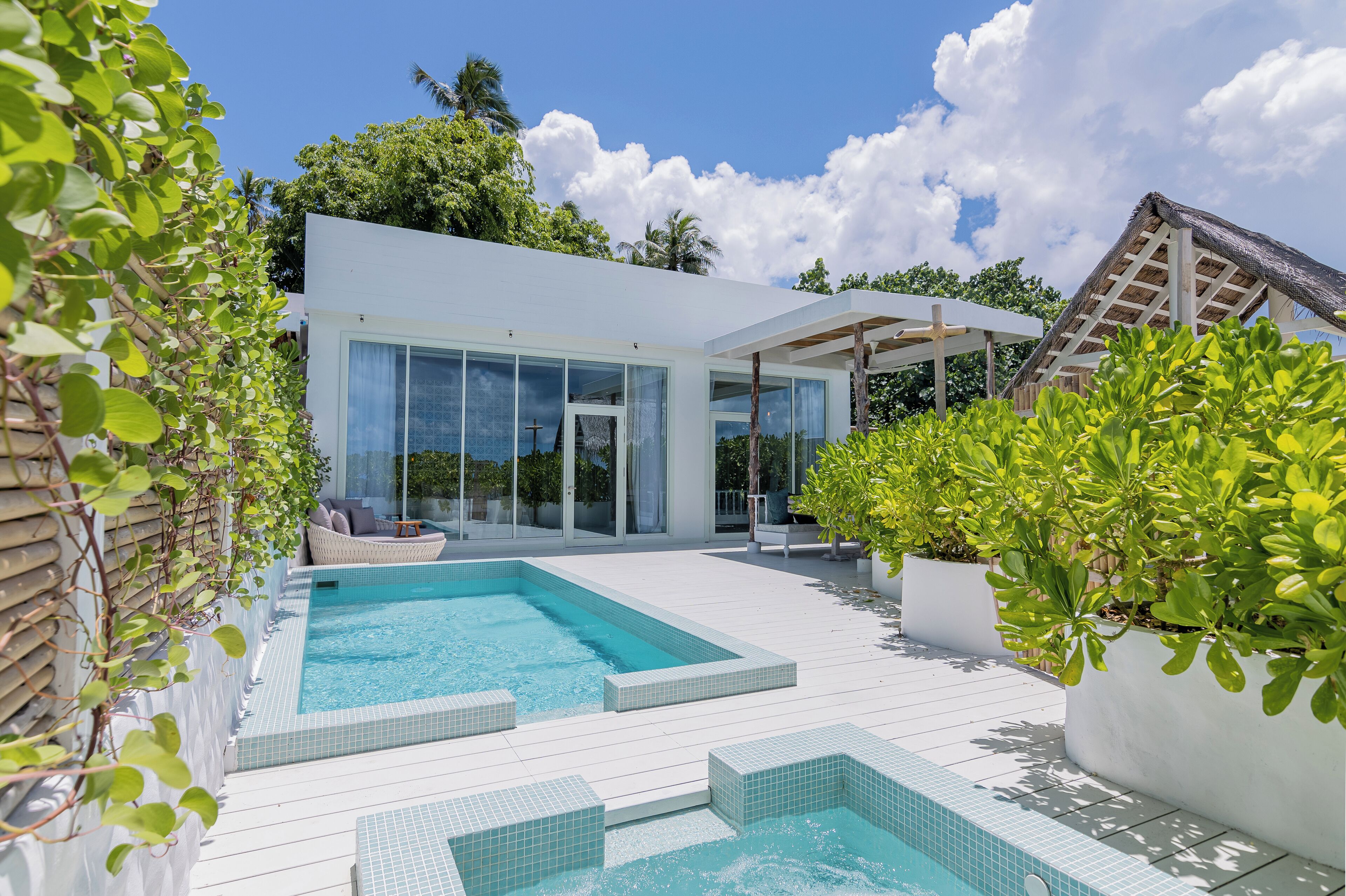 Sunset Beach Pool Suite - 50% off on Return Transfers for min 3 night stay from 1 May-31 Oct'25 | Minibar, caja de seguridad en la habitación y cortinas blackout 