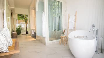 Sunset Beach Pool Suite - 50% off on Return Transfers for min 3 night stay from 1 May-31 Oct'25 | Bilik Mandi | Kelengkapan dandanan diri percuma, pengering rambut, jubah mandi, bidet