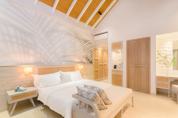 Minibar, Zimmersafe, Verdunkelungsvorhänge, Bügeleisen/Bügelbrett