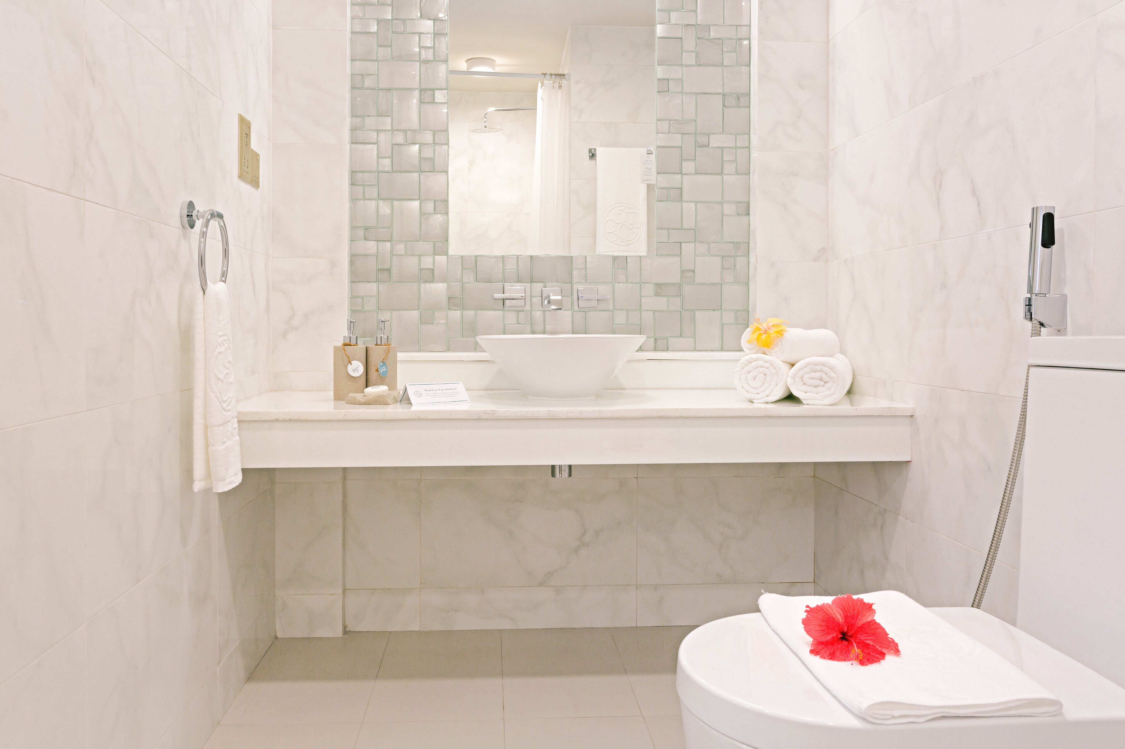 deluxe room, sea view | bathroom | free toiletries, hair dryer, bathrobes, bidet