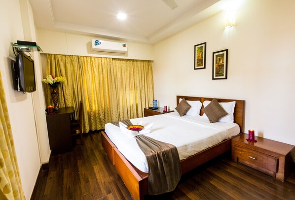 1 bedroom, premium bedding, desk, iron/ironing board