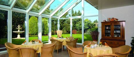 Desayuno buffet (EUR 19 por persona)