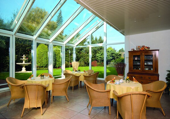 Desayuno buffet diario (EUR 19 por persona)