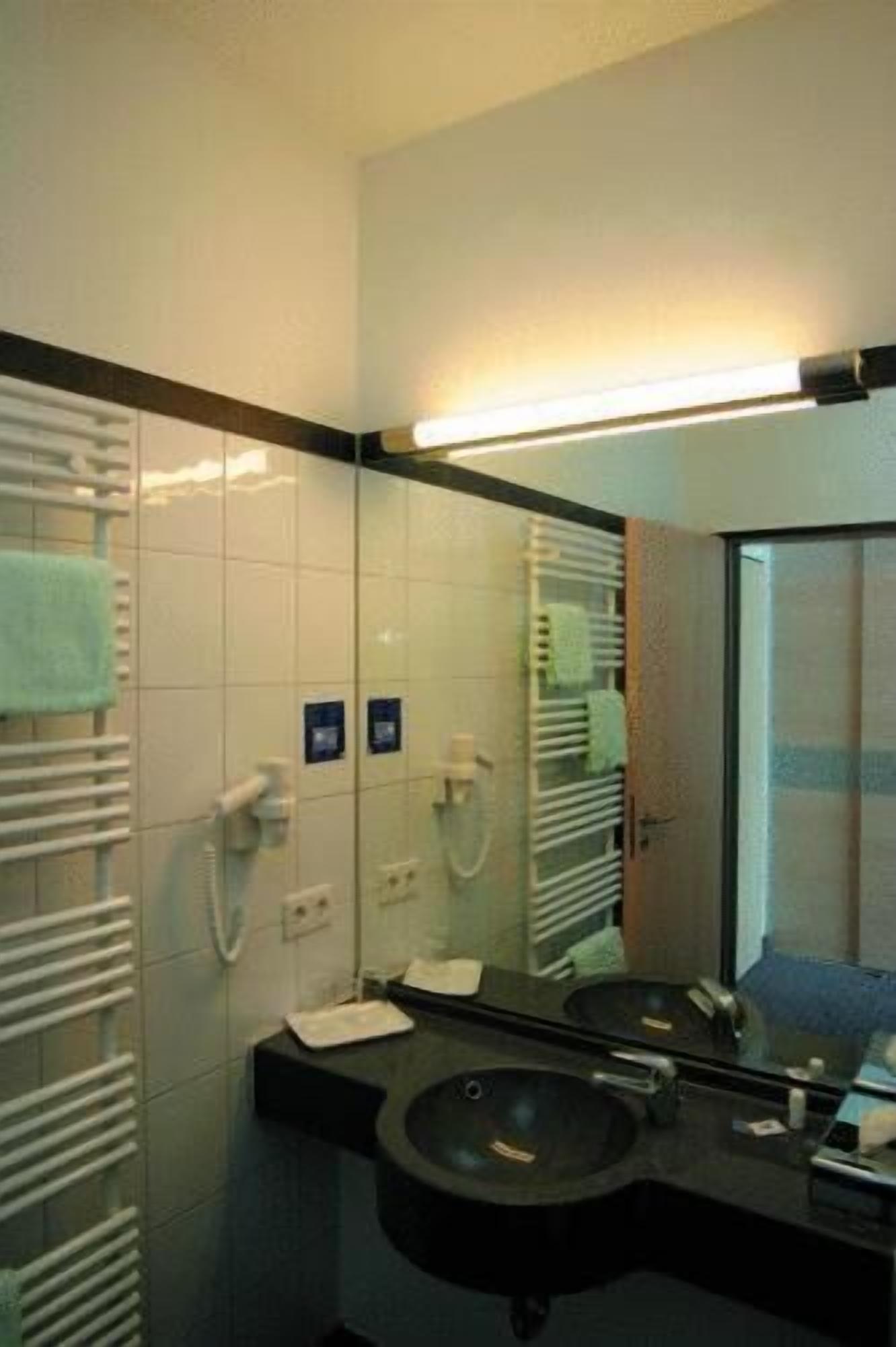comfort double room, non smoking | bathroom | free toiletries, hair dryer, towels