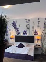 Standard Single Room, Accessible, Non Smoking | Hypo-allergenic bedding, desk, laptop workspace, blackout drapes