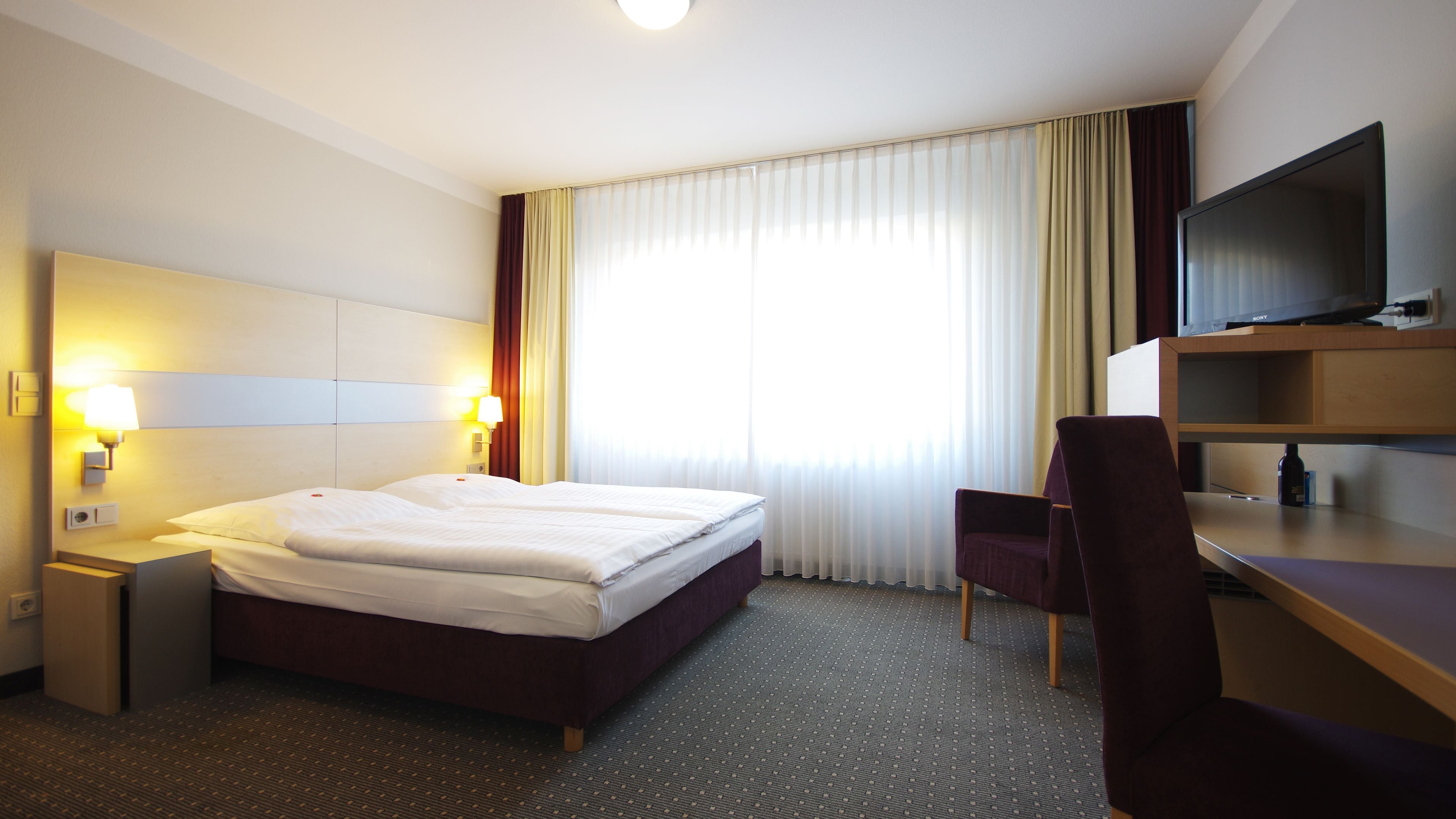 standard double room, non smoking | 1 bedroom, hypo-allergenic bedding, desk, laptop workspace