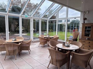 Daily buffet breakfast for a fee - Garten-Hotel Ponick (Cologne)