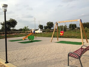 Children’s play area – outdoor