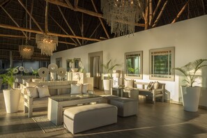 2 restaurants, spécialités Cuisine internationale