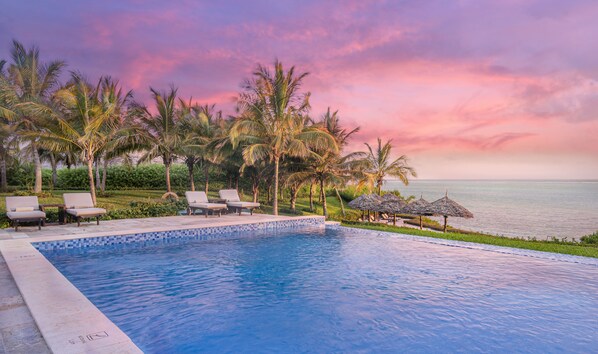 Outdoor pool, pool loungers