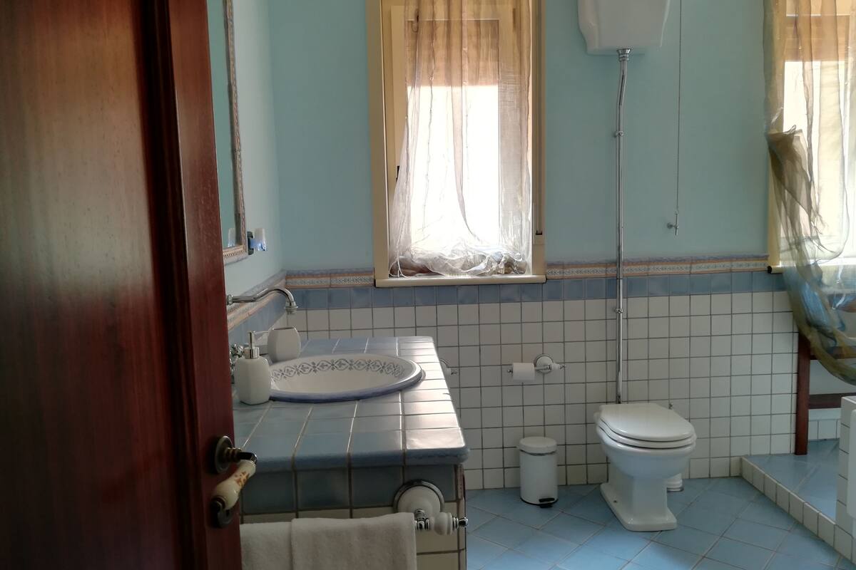 Villa Familiale, 3 chambres | Salle de bain | Articles de toilette gratuits, sèche-cheveux, serviettes fournies