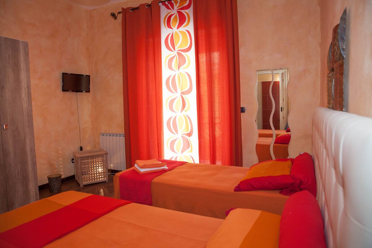 Chambre Deluxe Double ou avec lits jumeaux | Coffres-forts dans les chambres, lits bébé (gratuits), Wi-Fi gratuit