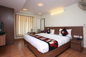 Desk, free WiFi - OYO 1992 Hotel Maan's Heritage (Jaipur)