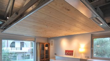 2 bedrooms, individually decorated, individually furnished, desk