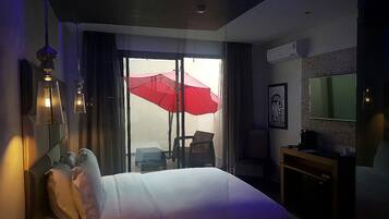 Quarto duplo luxo | Frigobar, cofres nos quartos, escrivaninha, berços grátis