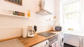 Apartment, 3 Bedrooms | Private kitchen | Fridge, microwave, oven, stovetop