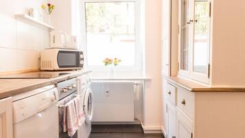 Apartment, 3 Bedrooms | 3 bedrooms, premium bedding, individually decorated